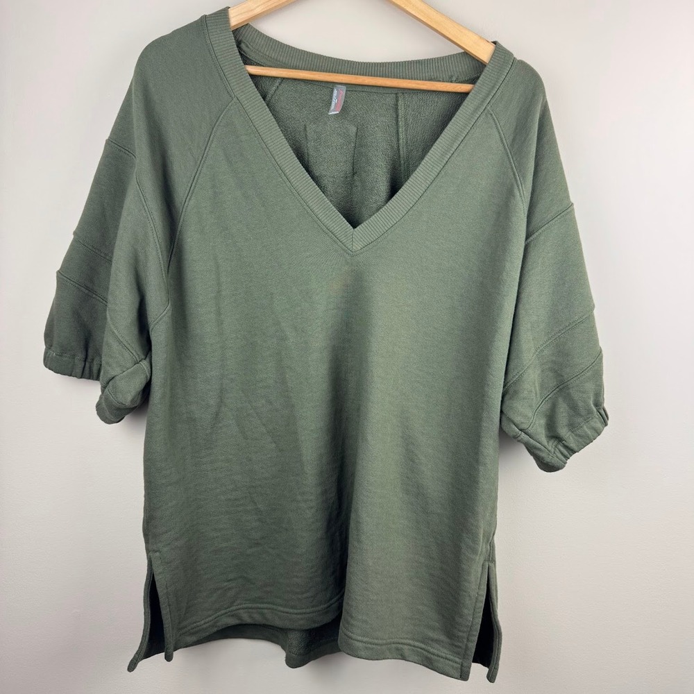 Free People Movement Womens M Green V-Neck‎ Short Sleeve Sweatshirt Pullover